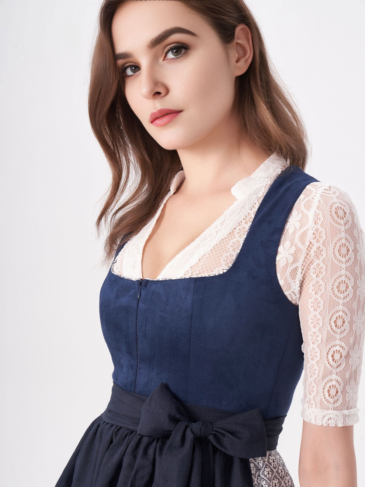 Modernes blaues Dirndl mit seitlichem Reißverschluss
