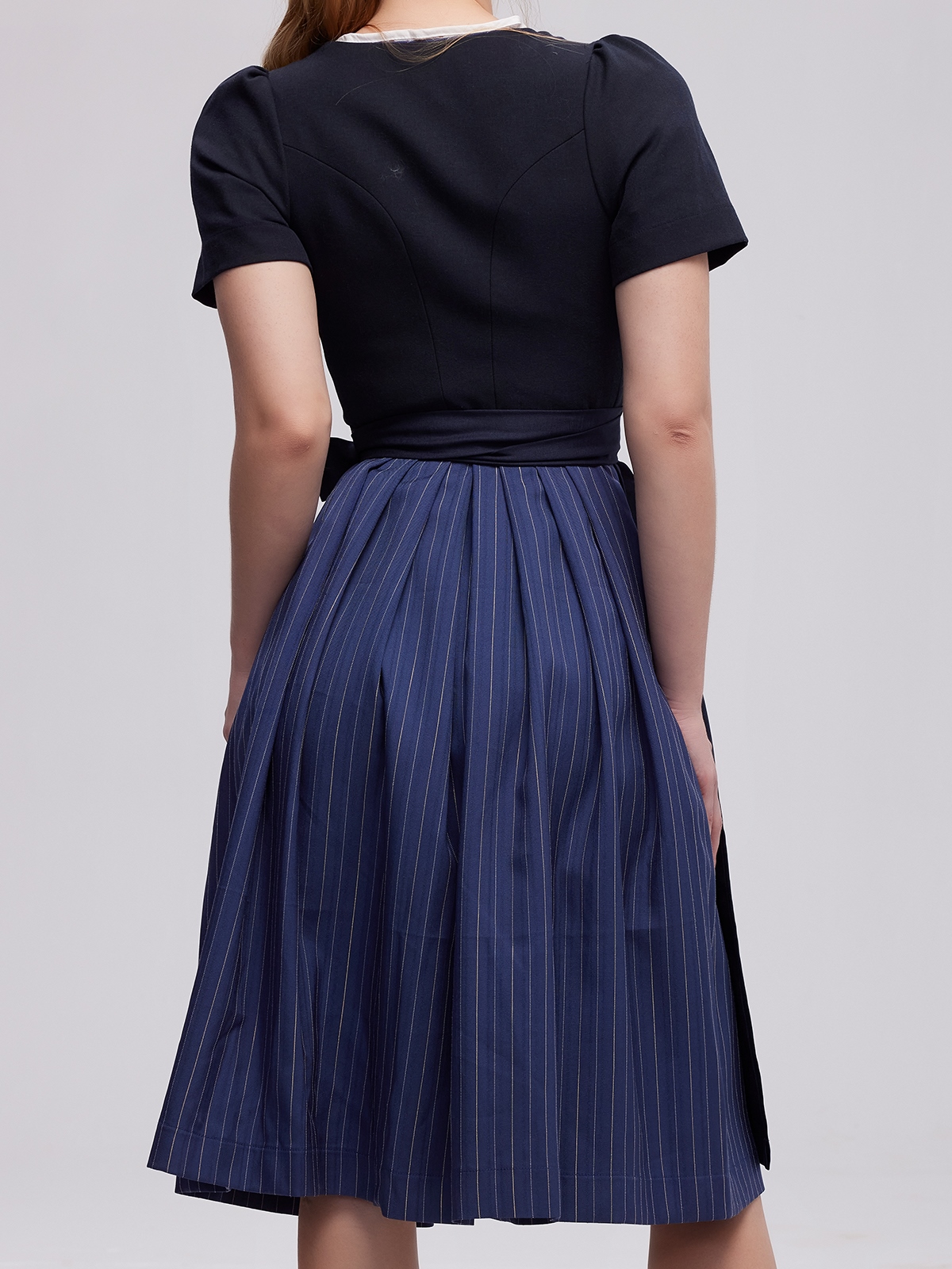 Modernes Dirndl in Blau