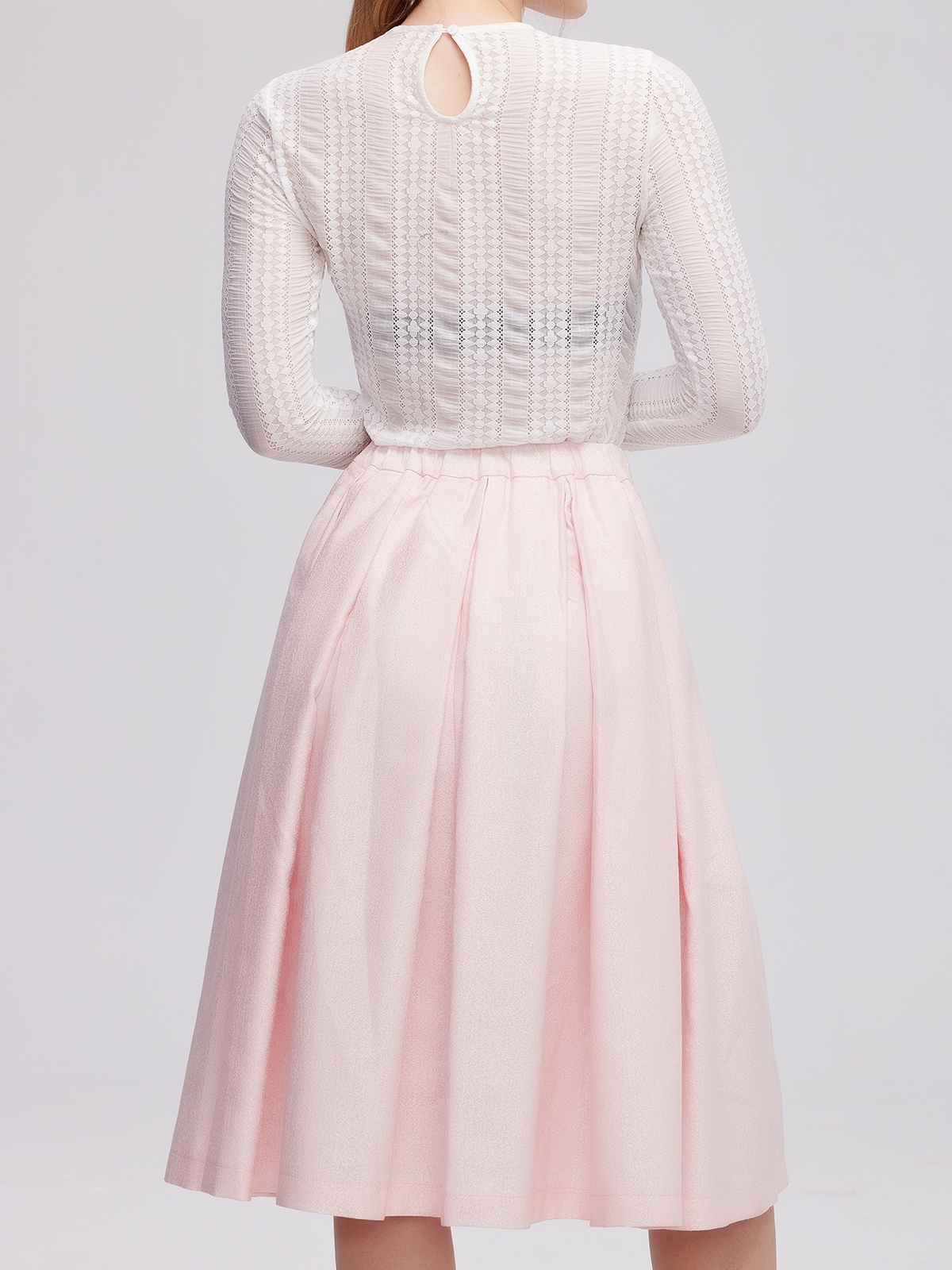 Modernes Dirndl in Hellgrau