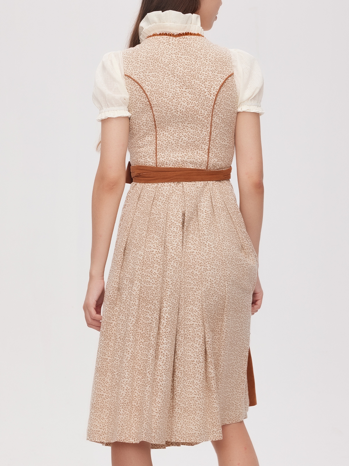 Modernes Dirndl in Gelb
