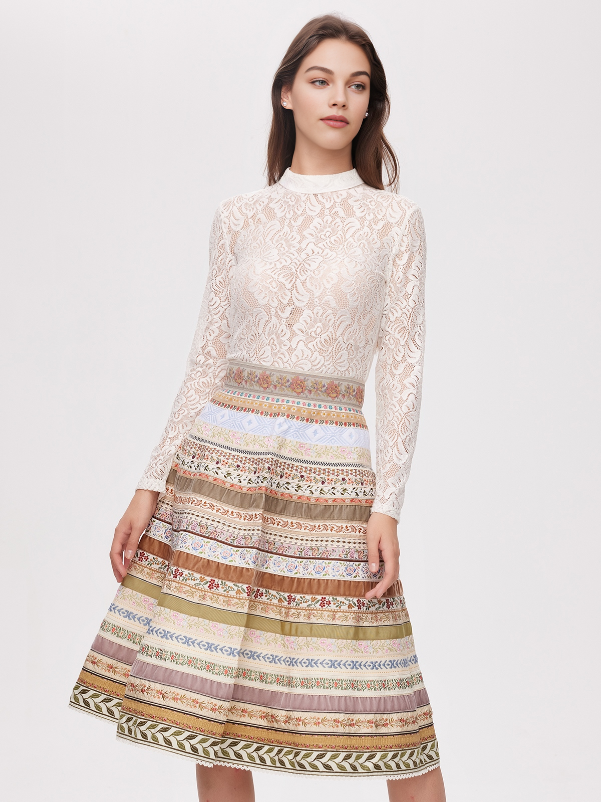 Dirndl in Beige mit braunen Akzenten