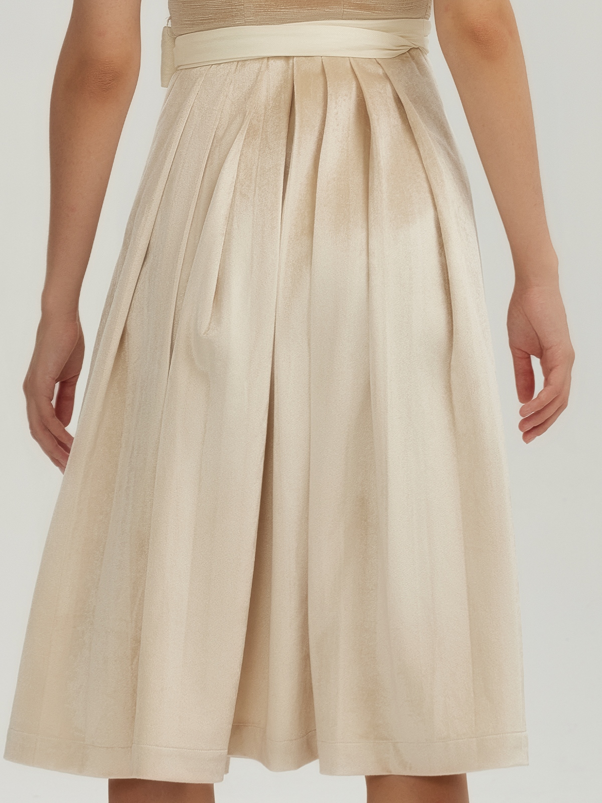 Ehreer Dirndl in Braun – Eleganz und Tradition