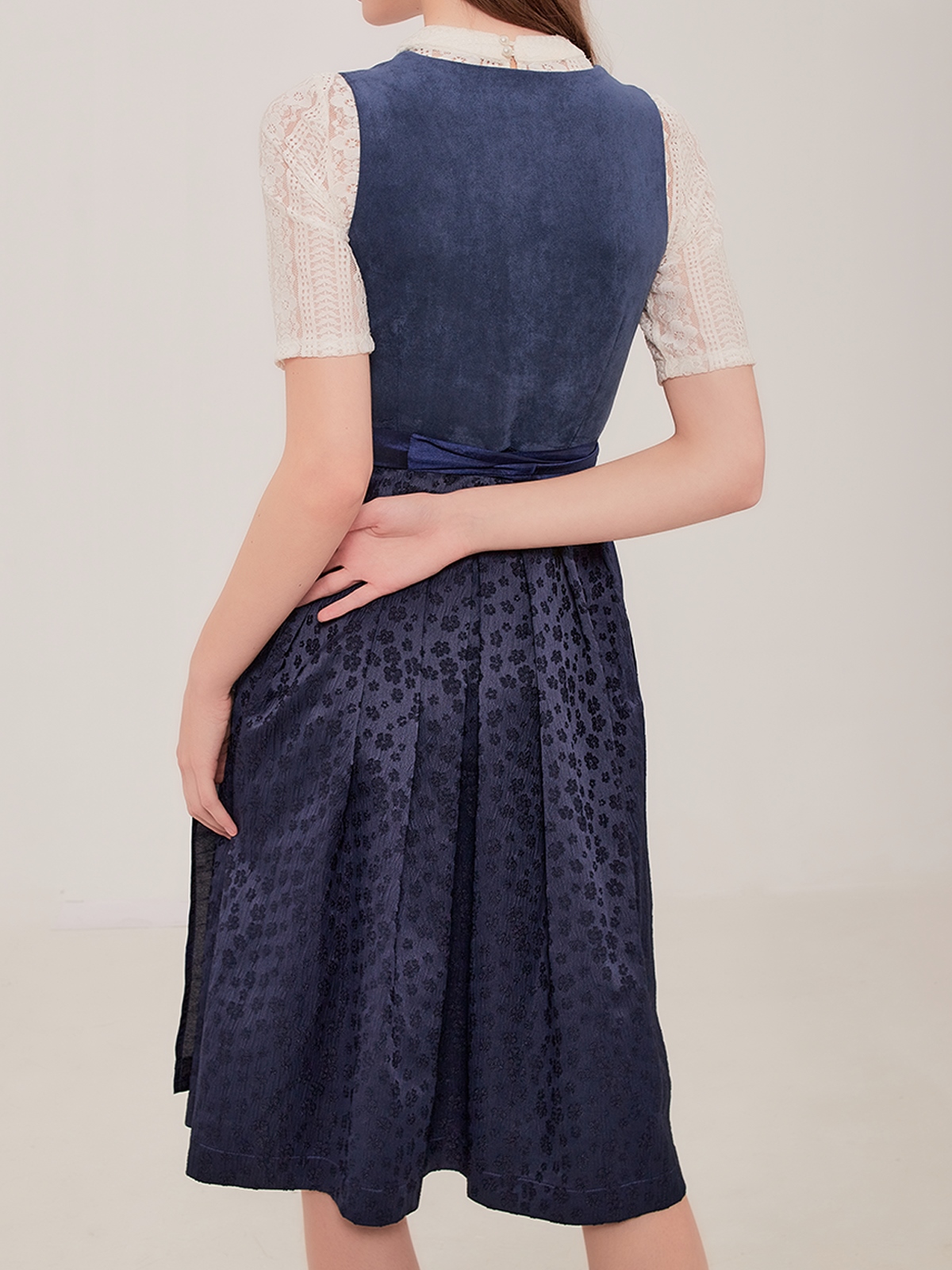 Dirndl Hellblau – Eleganz und Tradition vereint