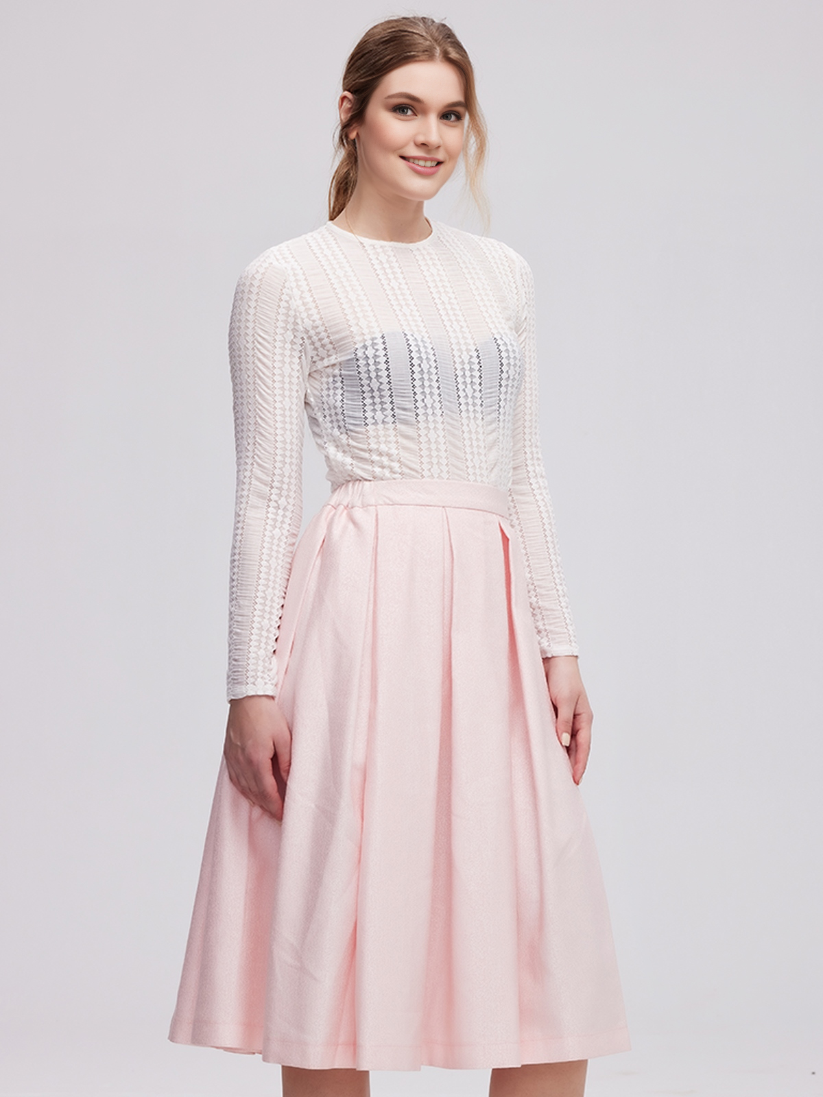 Modernes Dirndl in Rosa