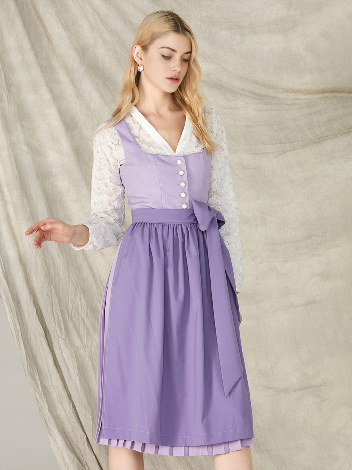 Dirndl mit großem Ausschnitt