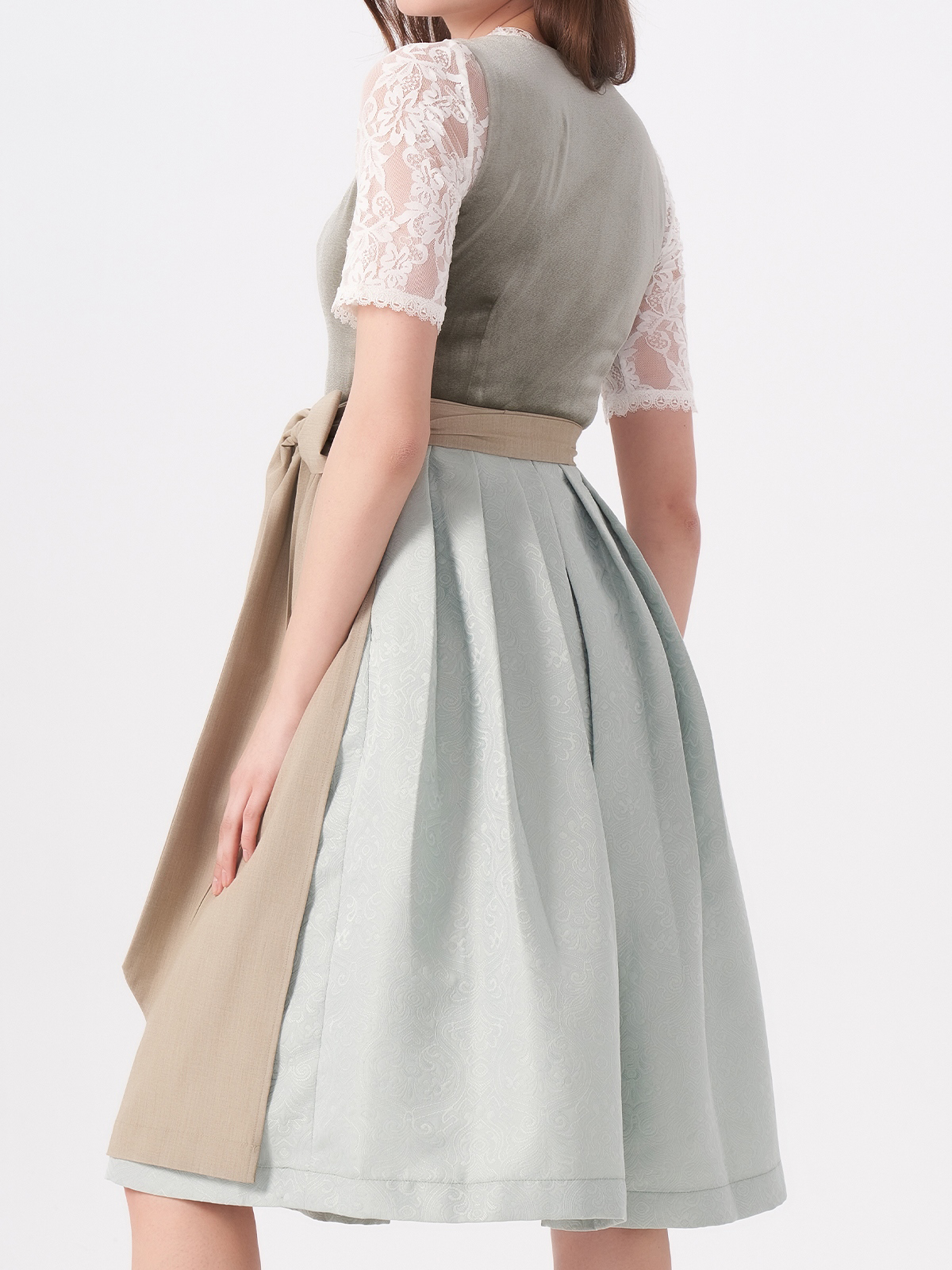 Samtdirndl in Grün