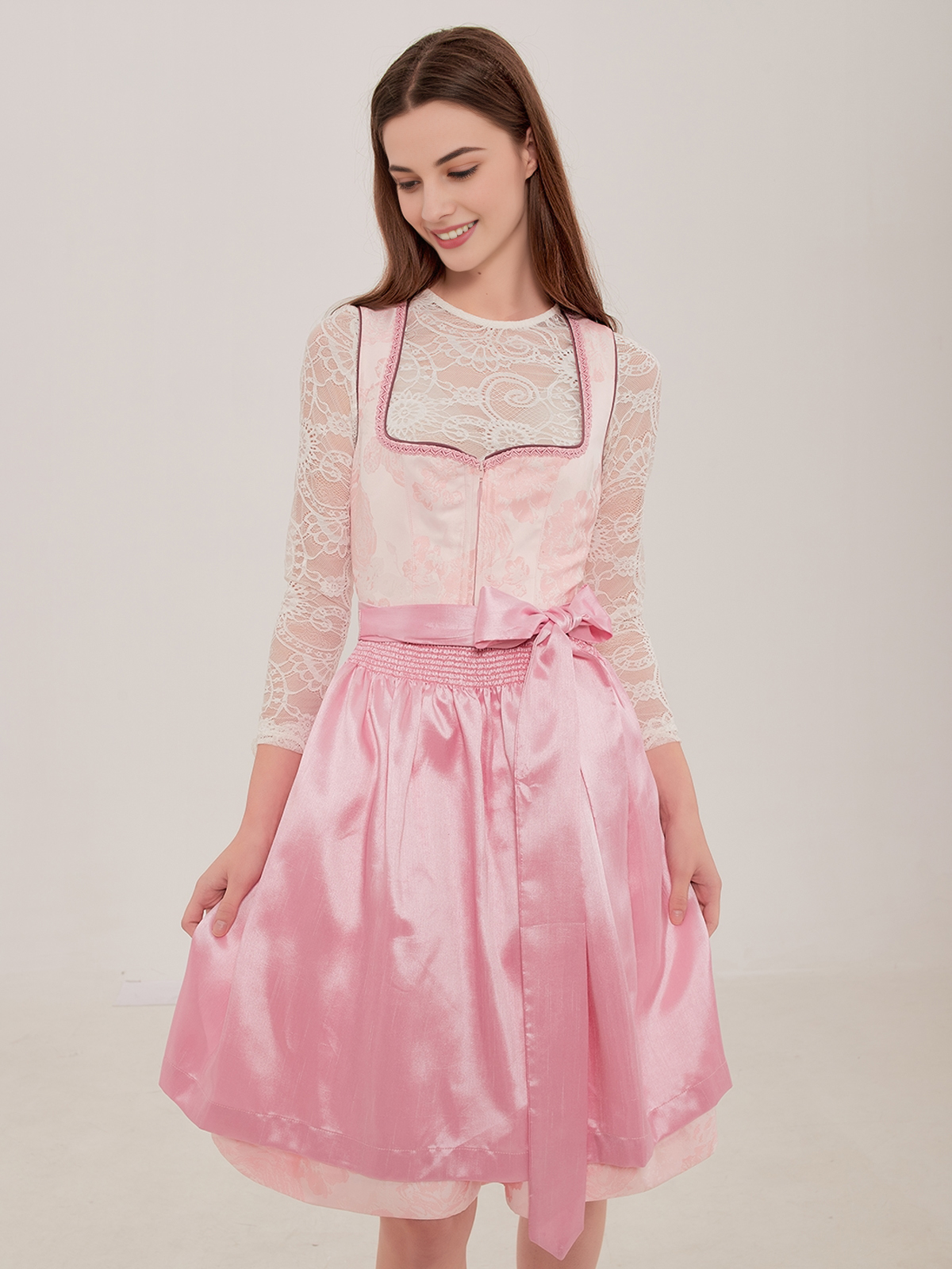 Dirndl in Blau – ein moderner Klassiker