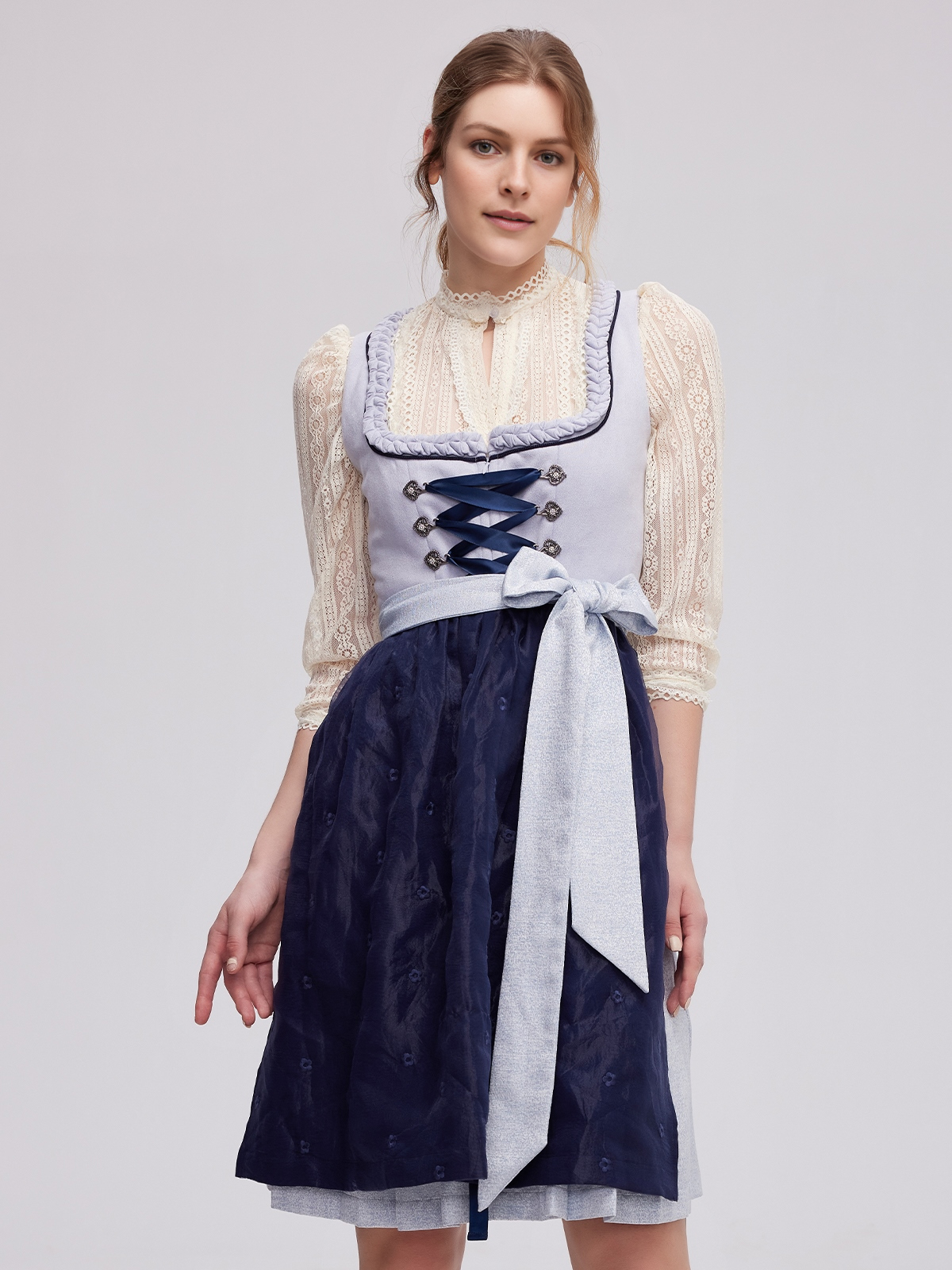 Dirndl in Moosgrün – ein Blickfang für jeden Anlass