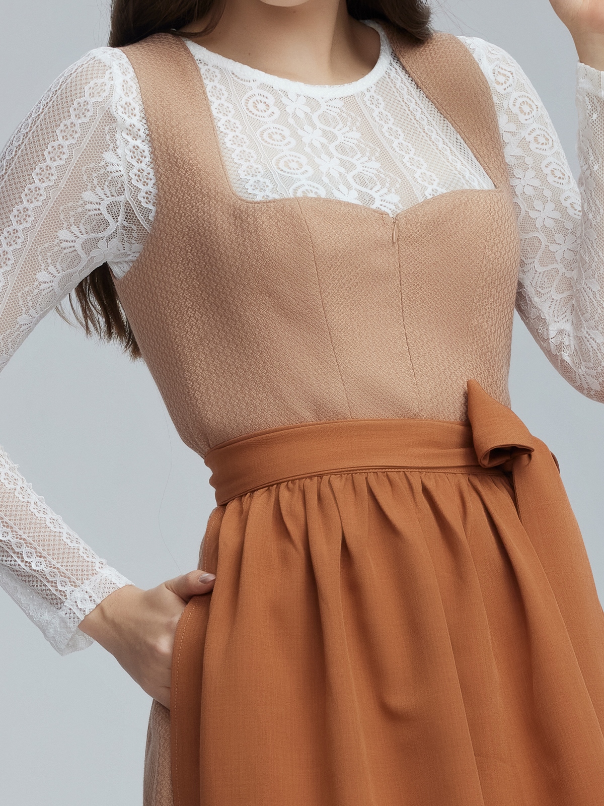 Klassisches Dirndl in Braun