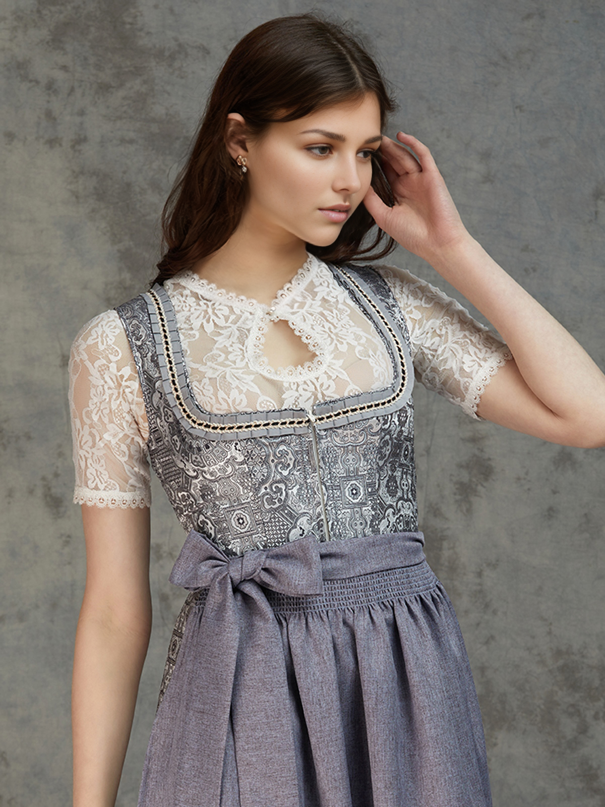 Dirndlbluse Langarm Spitze in Grau
