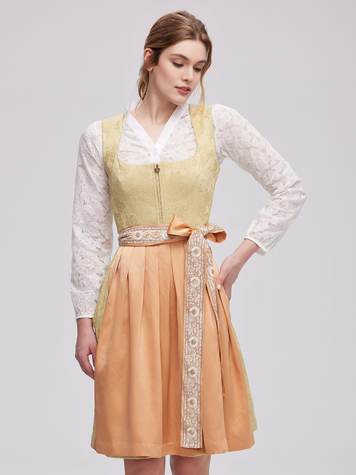 Modernes Dirndl in Gelb