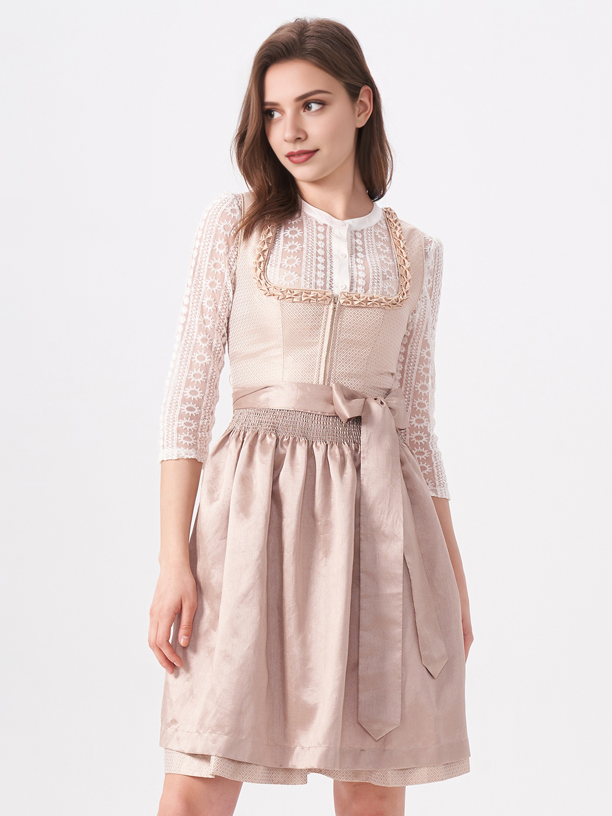 Dirndl in Beige mit Spitzenverzierung