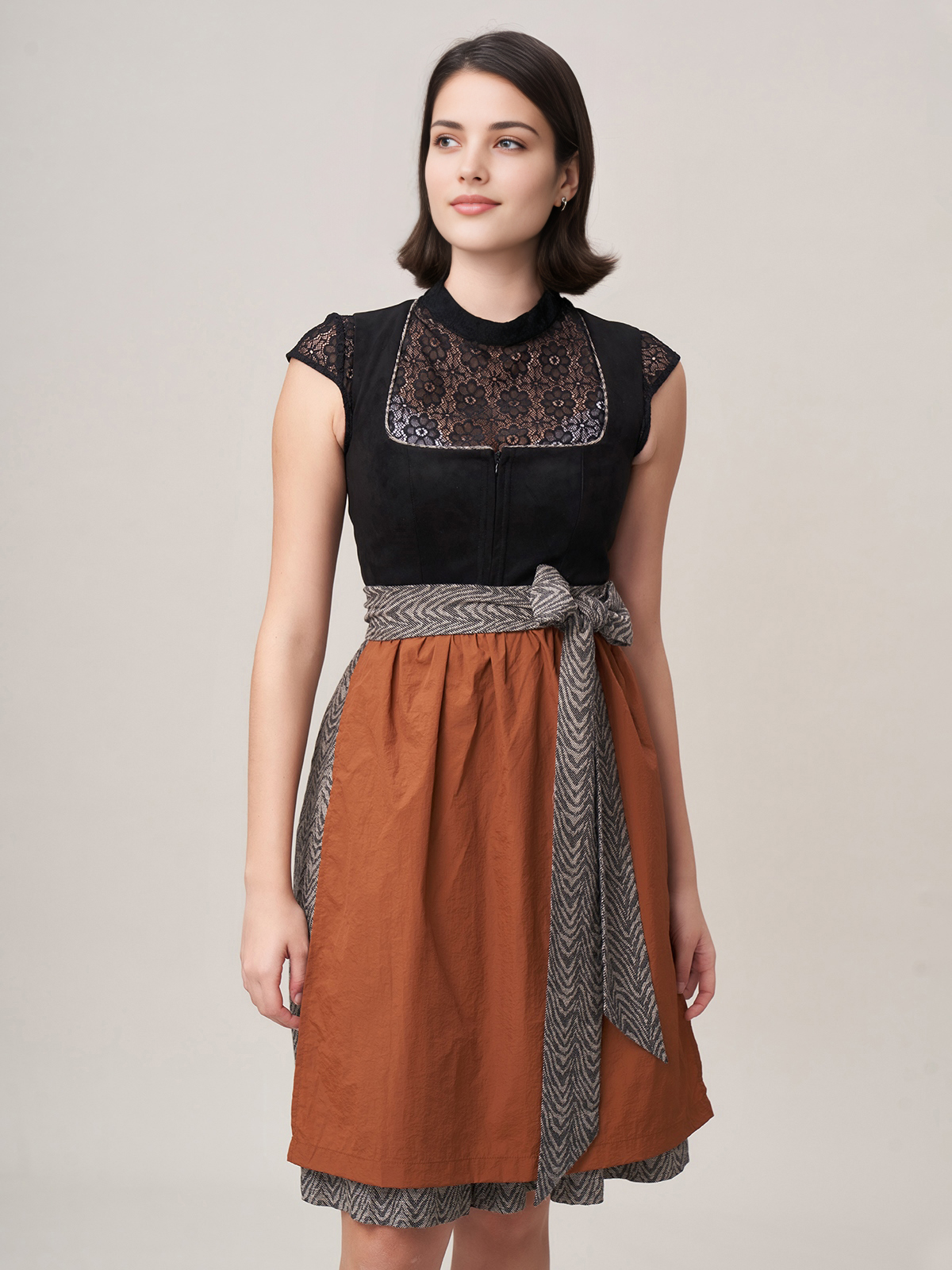 Modernes schwarzes Dirndl mit grauen Akzenten