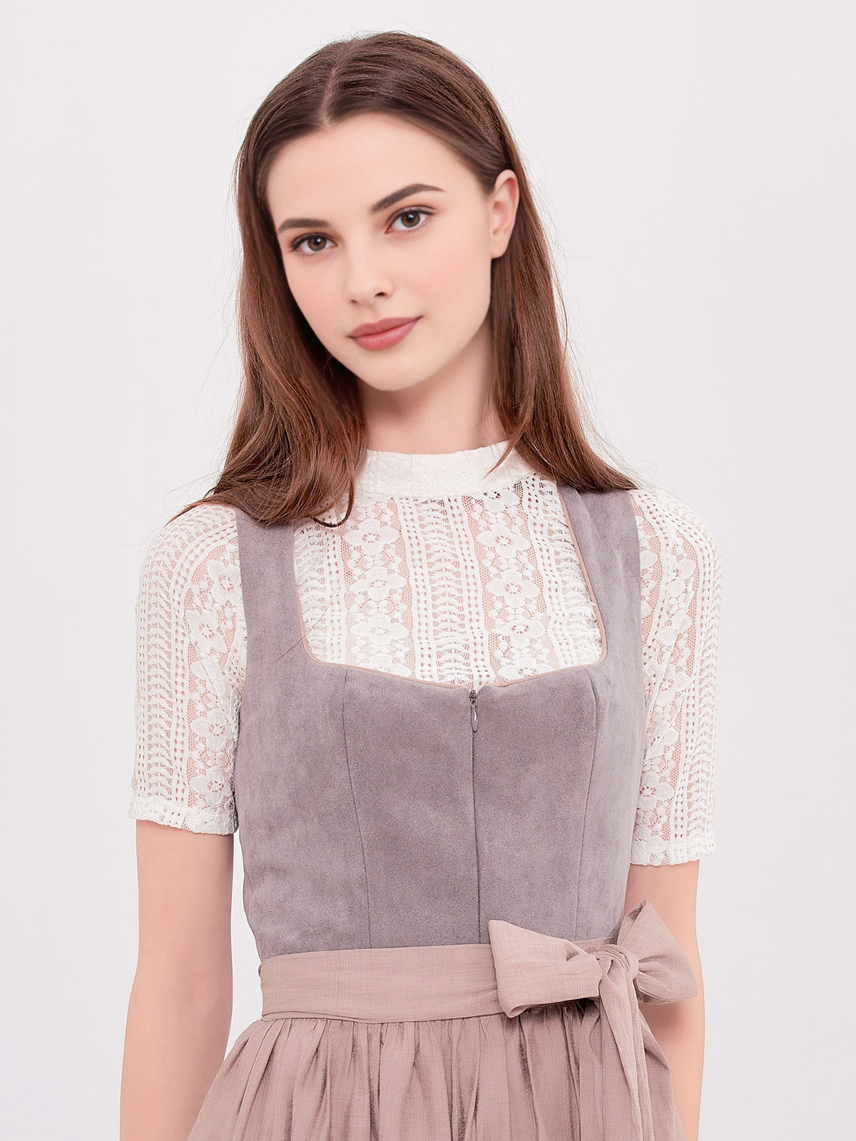 Elegantes graues Dirndl mit modernem Schnitt