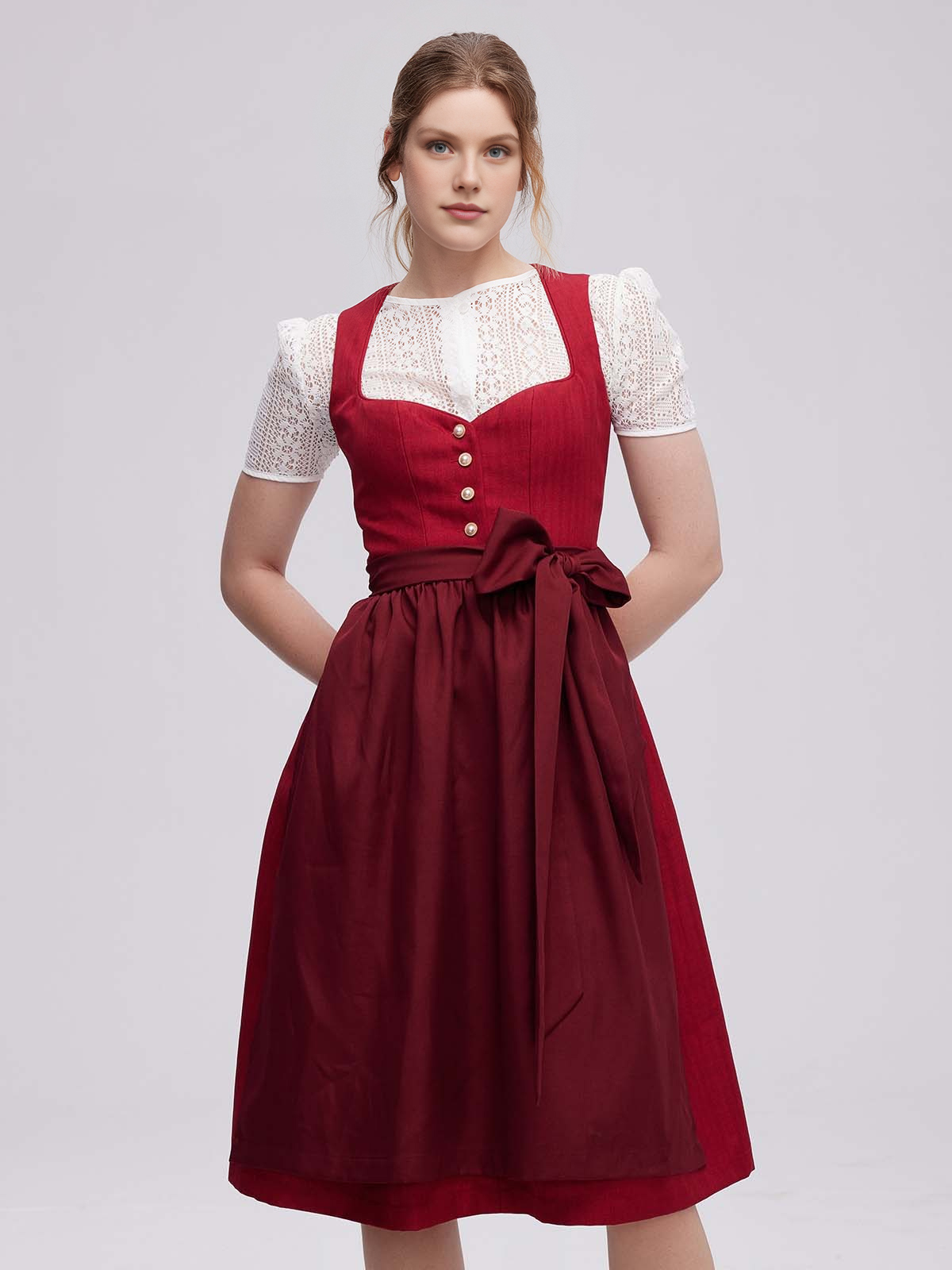 Dirndl in Rot – Eleganz und Tradition