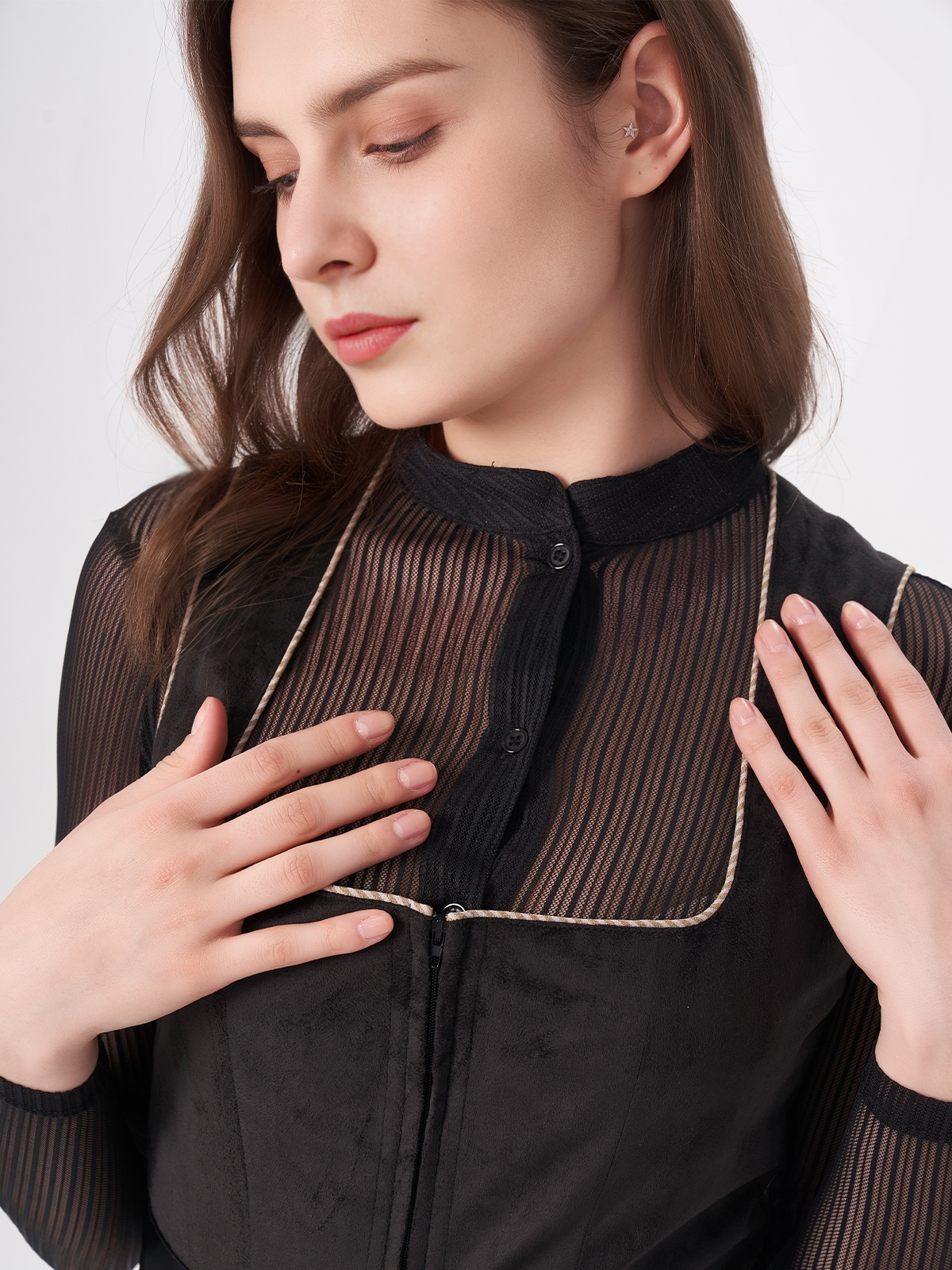 Modernes Dirndl Kurzarm in Schwarz – perfekt für städtische Eleganz