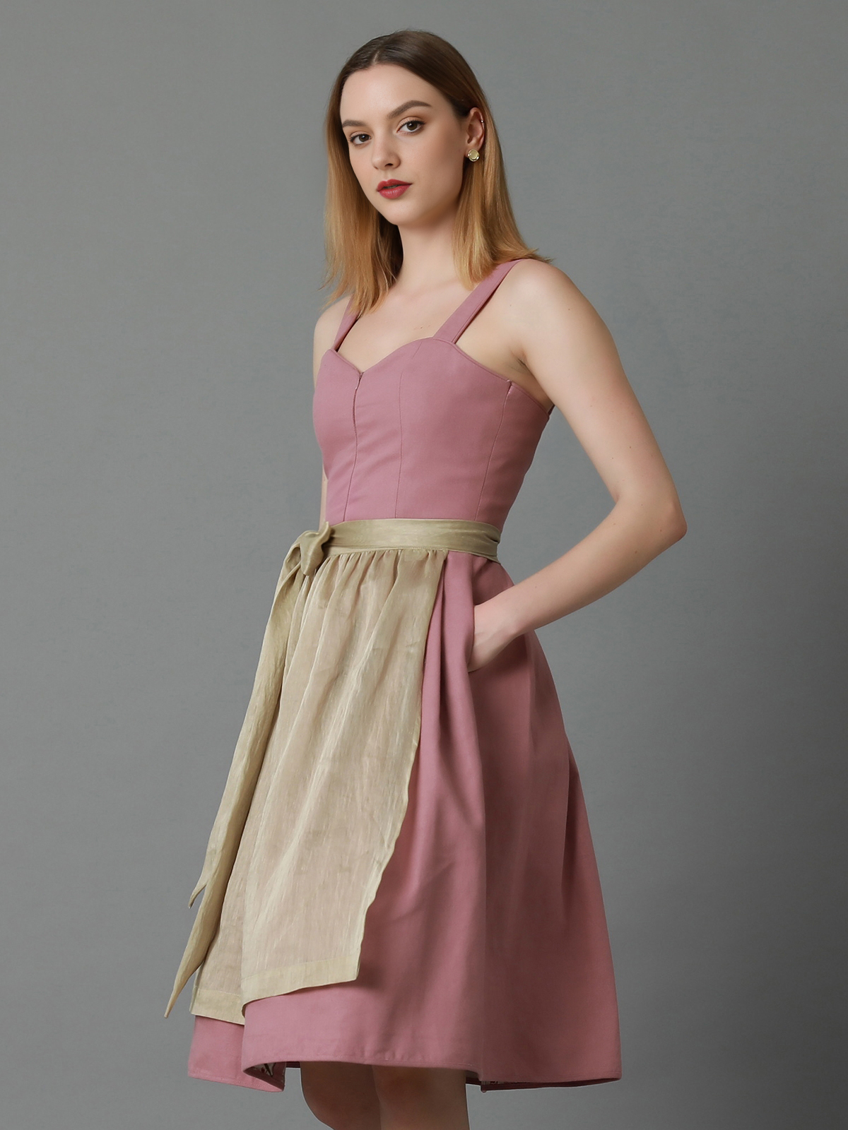 Dirndl in Rosa mit modernem Twist