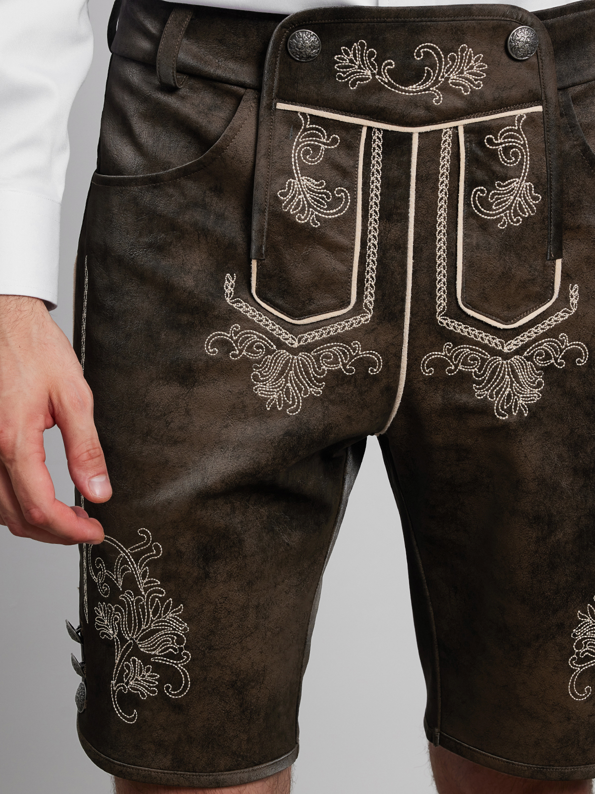 Modernes Dirndl in Braun mit eleganter Schnürung