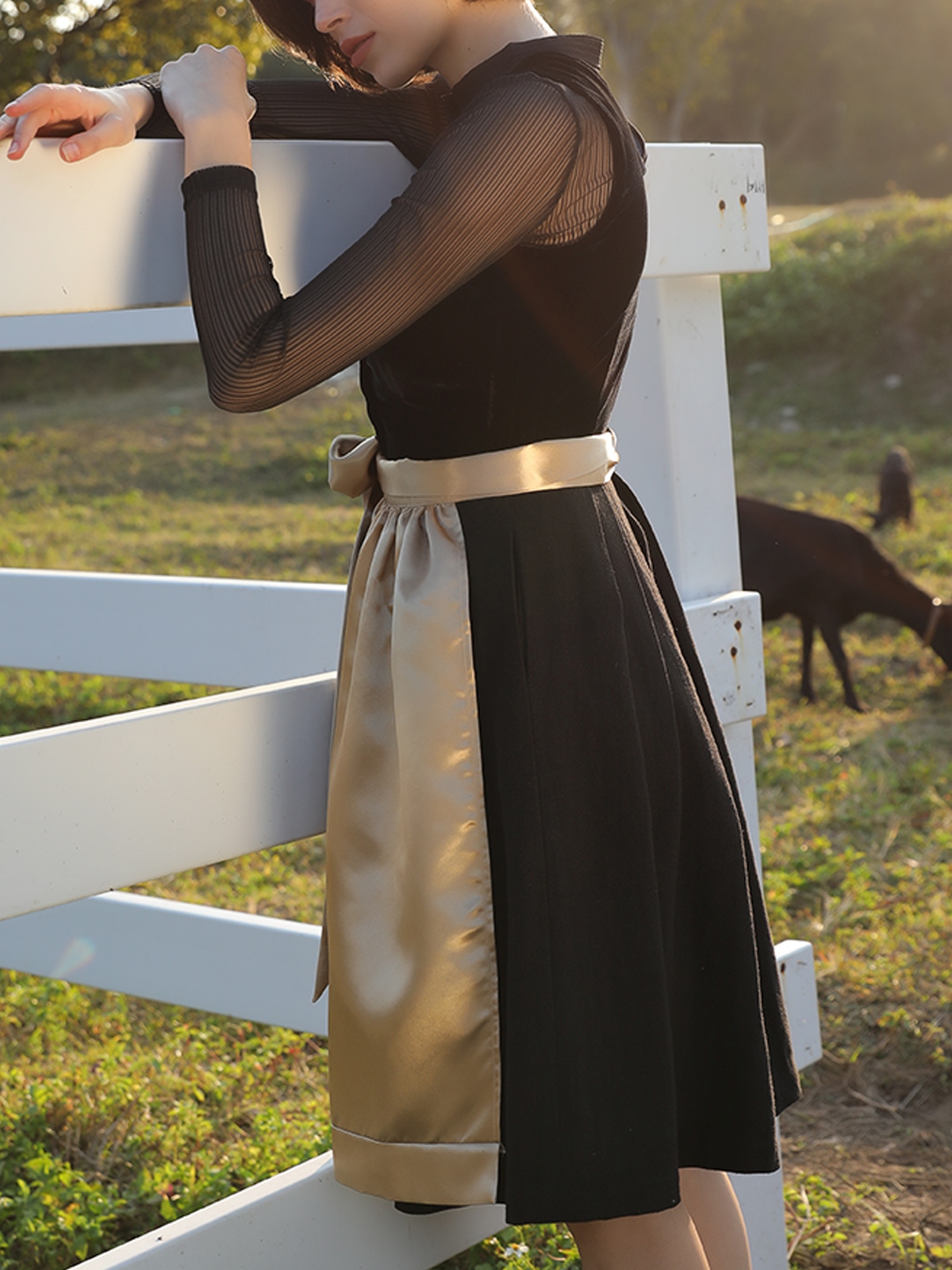 Modernes Dirndl in Schwarz