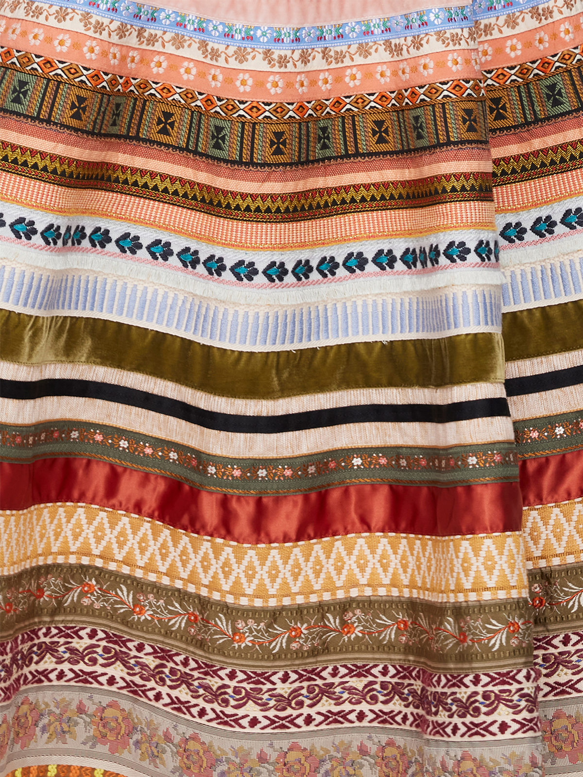 Modernes Dirndl in Braun