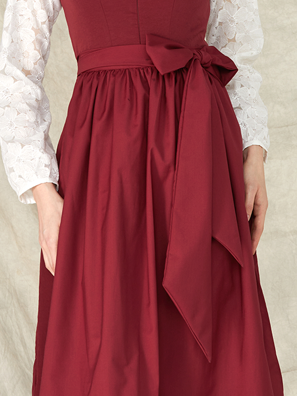 Dirndl in Dunkelgrün Samt