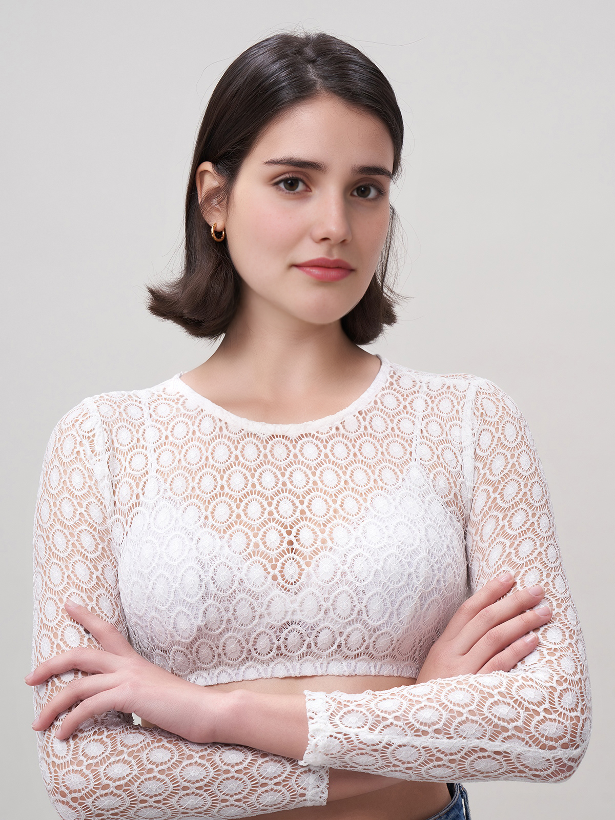 Modernes Dirndl in Weiß mit grauen Akzenten
