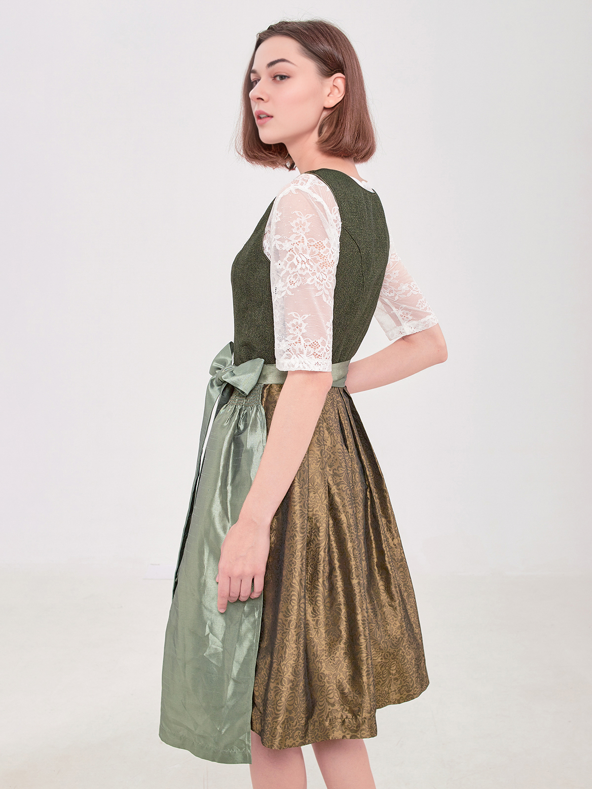 Modernes Dirndl in Grün