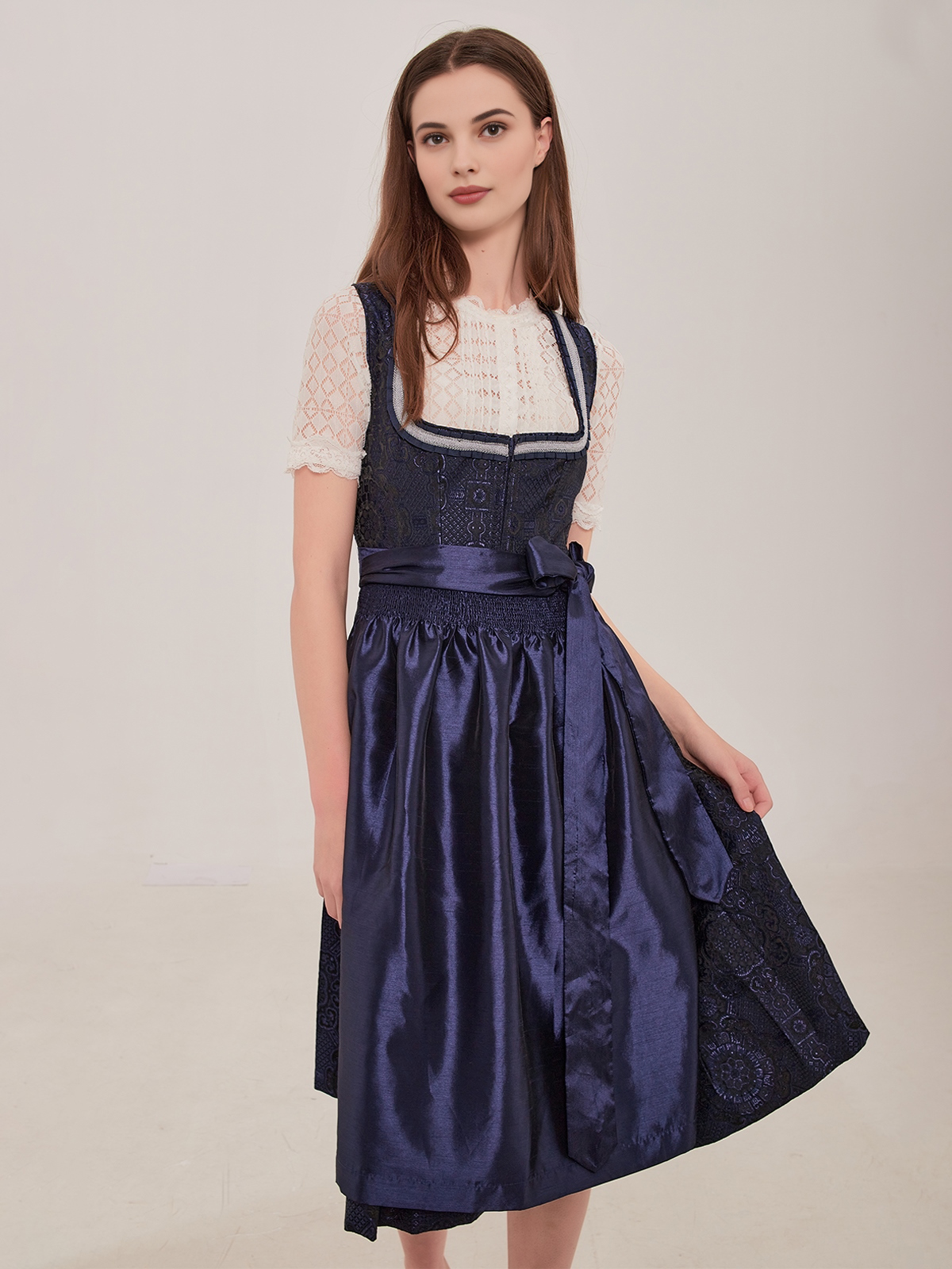 Dirndl in Blau – feminin und stilvoll