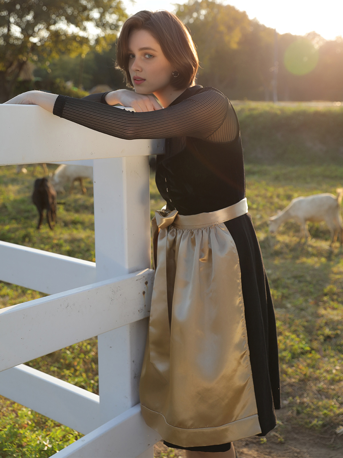 Schwarzes Dirndl mit modernem Schnitt