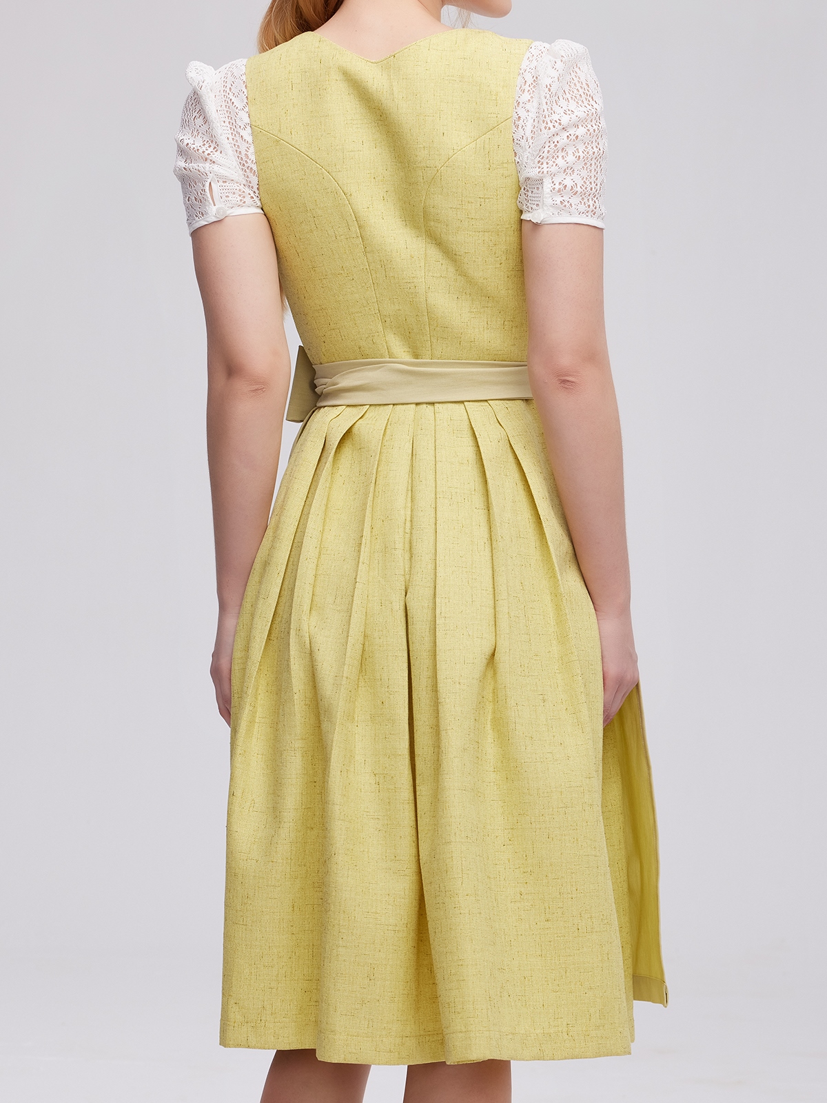 Modernes Dirndl in Gelb