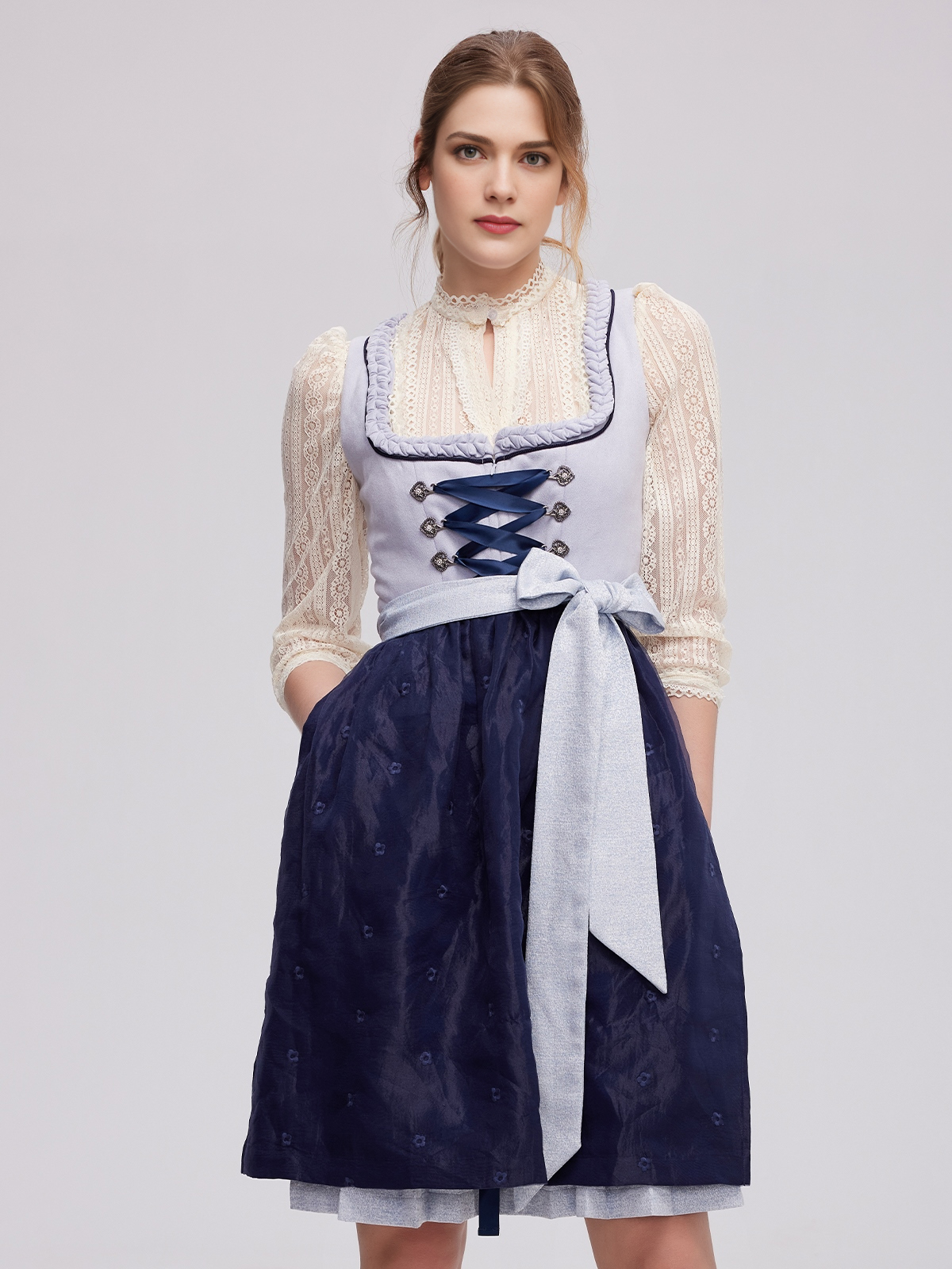 Dirndl in Babyblau – zeitlos und modern zugleich