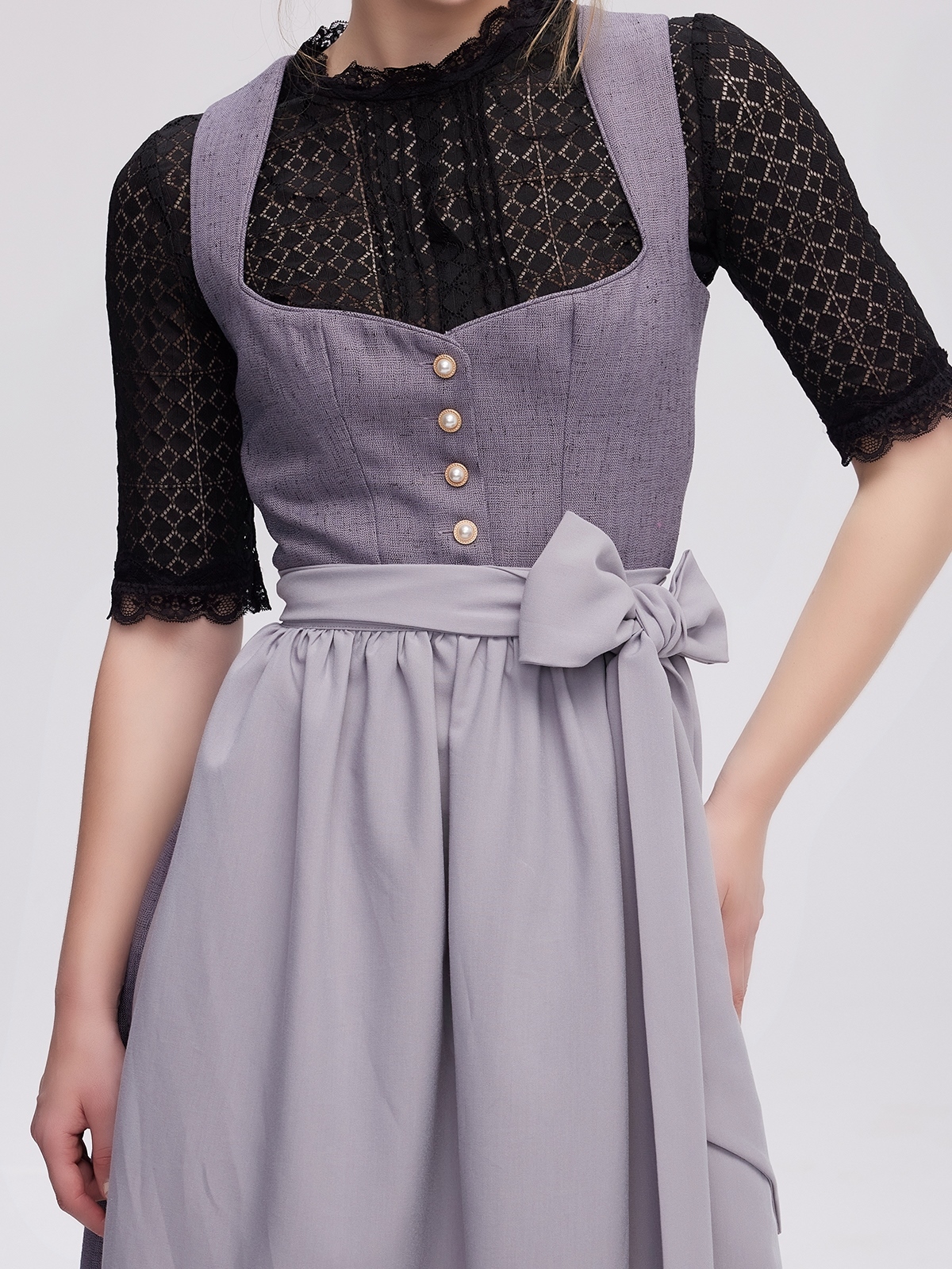 Dirndlbluse in Grau mit rosa Akzenten
