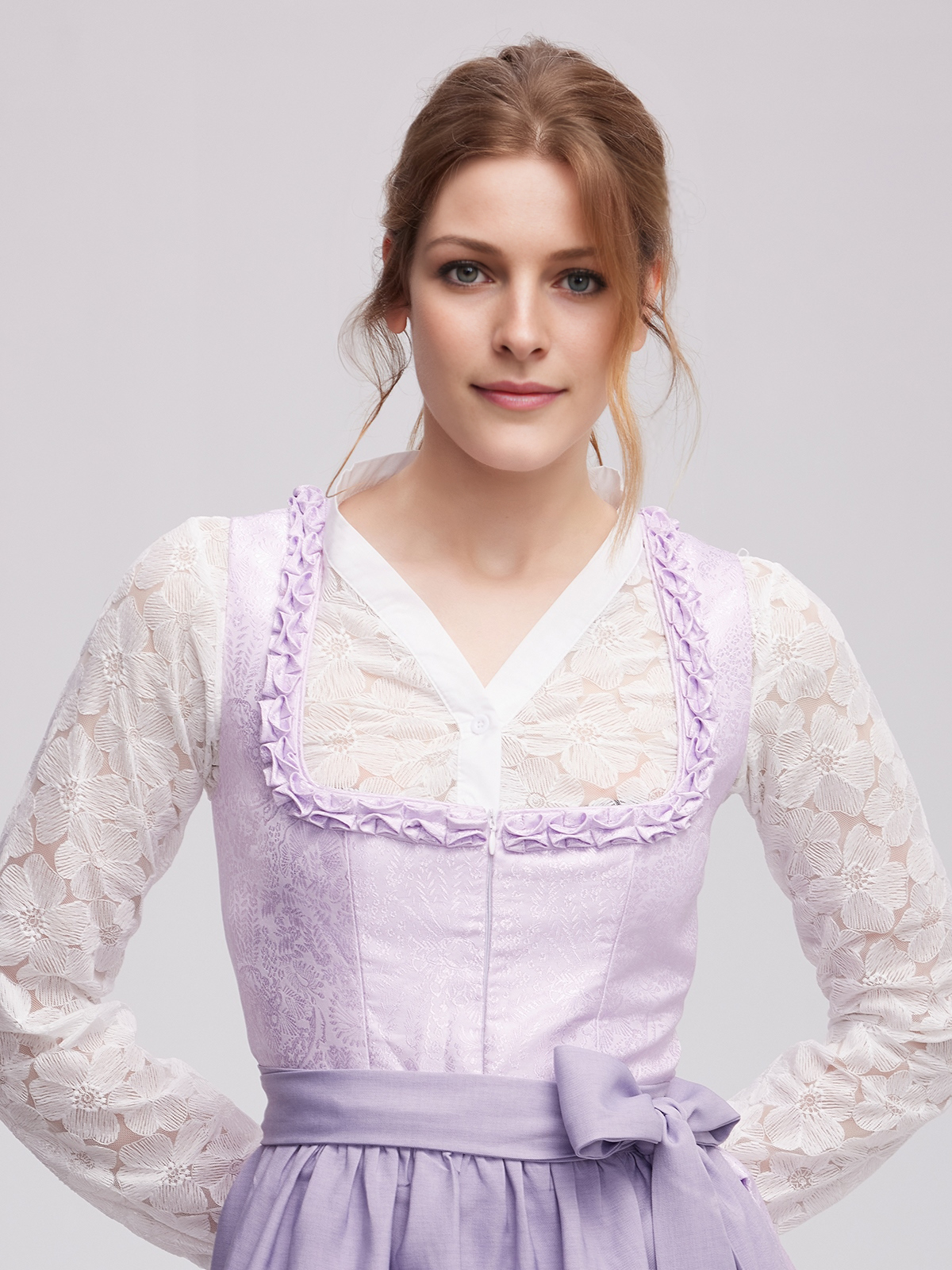 Dirndl für kleine Brust in lila