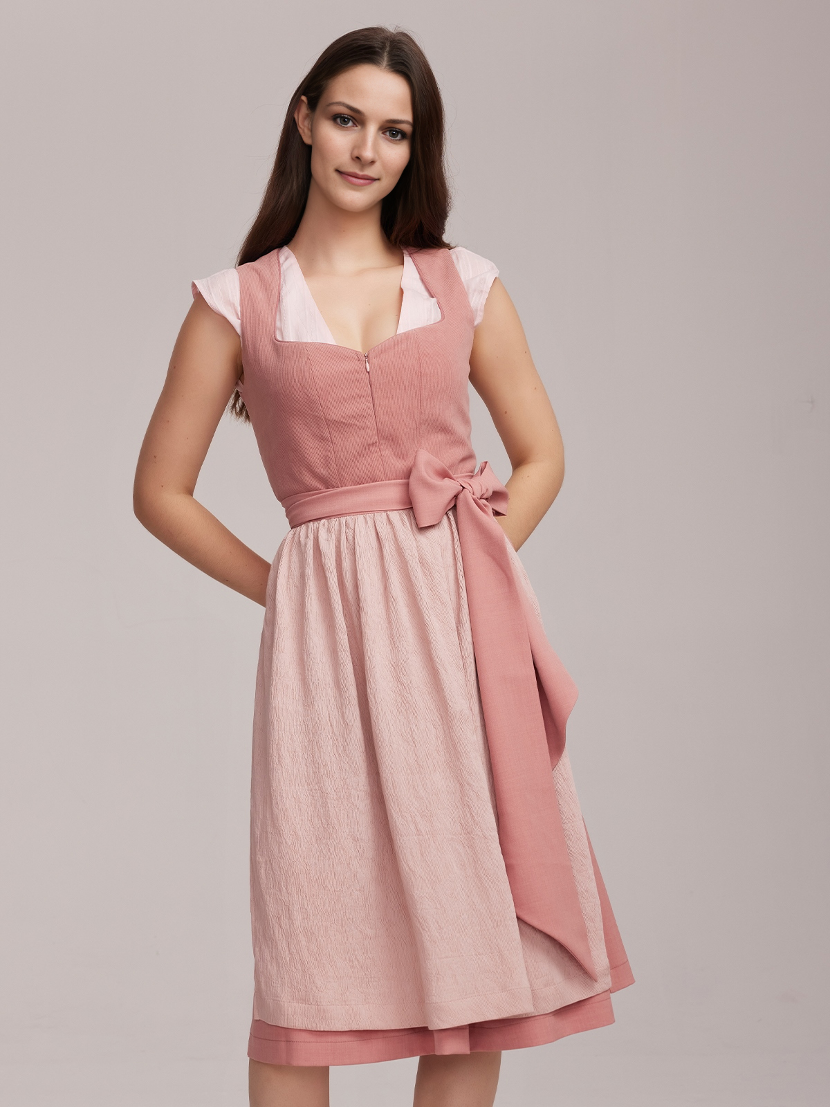 Dirndl Mini Schwarz in eleganter Ausführung
