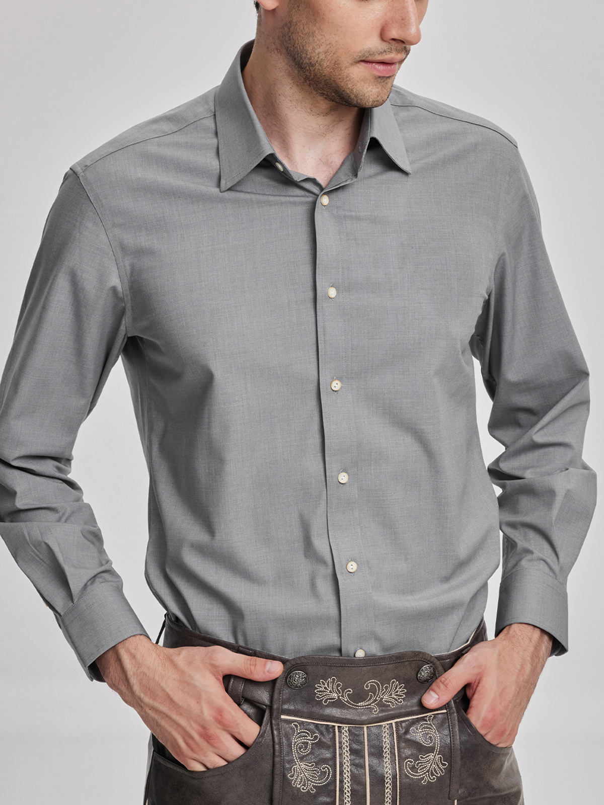 Modernes Dirndl mit urbanem Stil